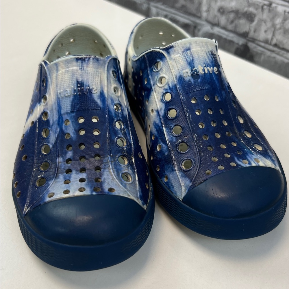 Native Indigo Tie-Dye‎ Perforated Slip-Ons